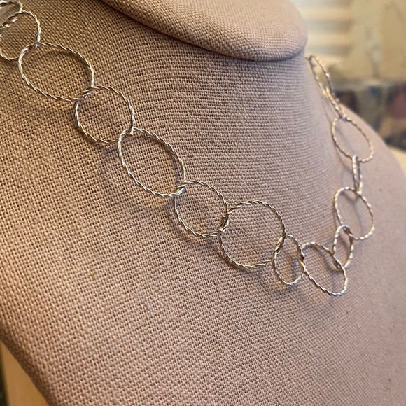 Beautiful 925 sterling silver interlocking circles necklace - Picture 3 of 10